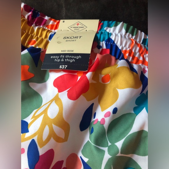 ☀️💕NWT Perfect for summer. Cute, flowing and fun skirt. - Picture 4 of 5